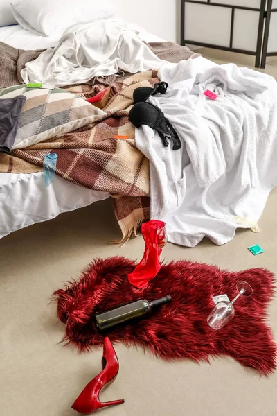 Dormitorio Desordenado Después Una Cita Romántica —  Fotos de Stock