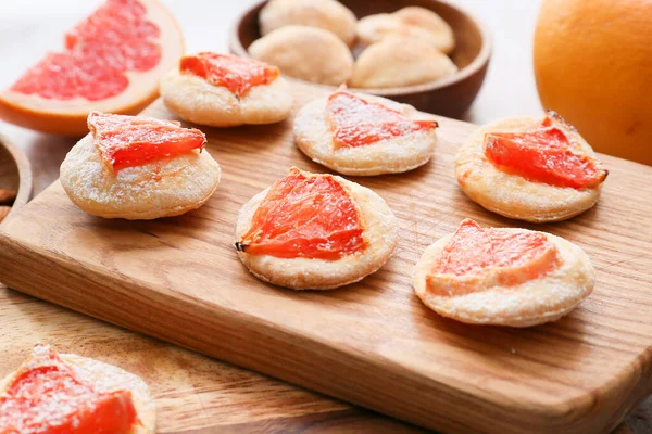 Boards Tasty Grapefruit Cookies Table — Stock Photo, Image