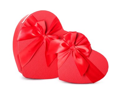 Beyaz arkaplanda Sevgililer Günü için hediye kutuları