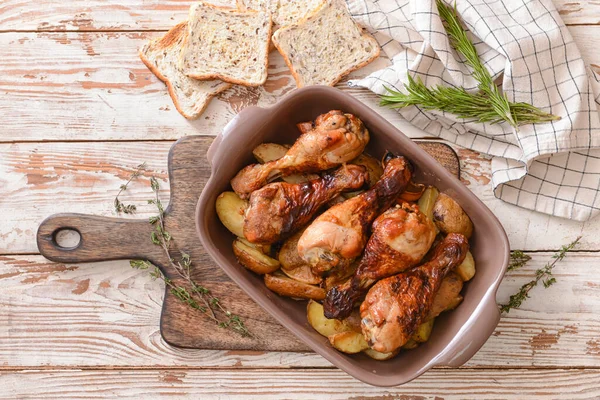 Baking Dish Tasty Cooked Chicken Drumsticks Potatoes Table — Stockfoto