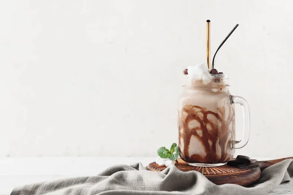 Mason Jar Sweet Cocoa Drink Light Background — Stockfoto