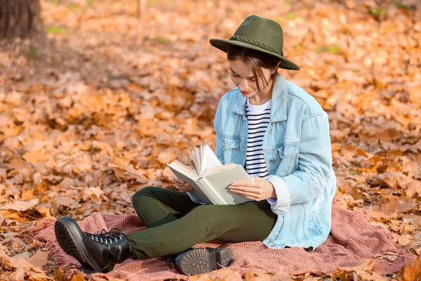Fashionable Woman Reading Book Plaid Autumn Park — Stock Photo, Image