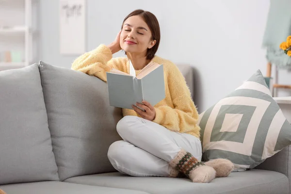 Dreaming Young Woman Book Sofa Home — Stock Photo, Image