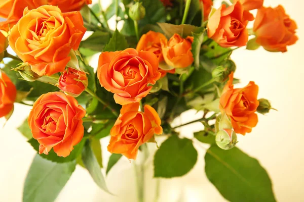 Bouquet Beautiful Orange Roses Yellow Background Closeup — Stock Photo, Image