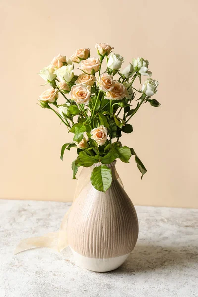 Vase Bouquet Beautiful Roses Table — Foto de Stock