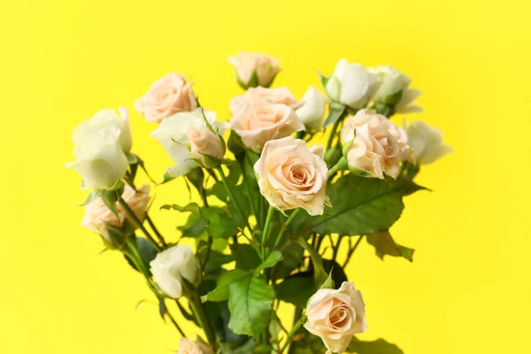 Bouquet Beautiful Roses Yellow Background — Stockfoto