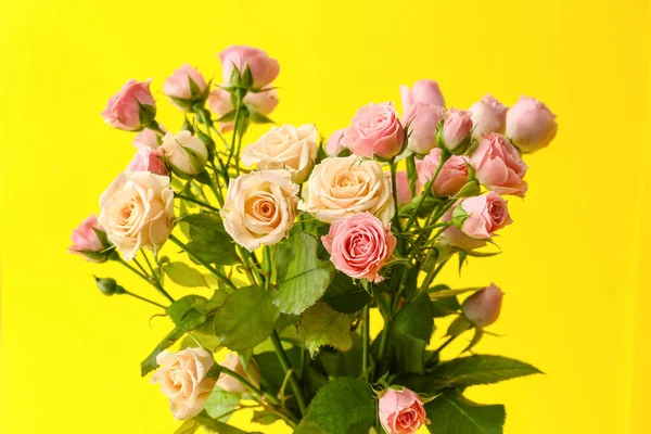 Bouquet Beautiful Roses Yellow Background — Stockfoto