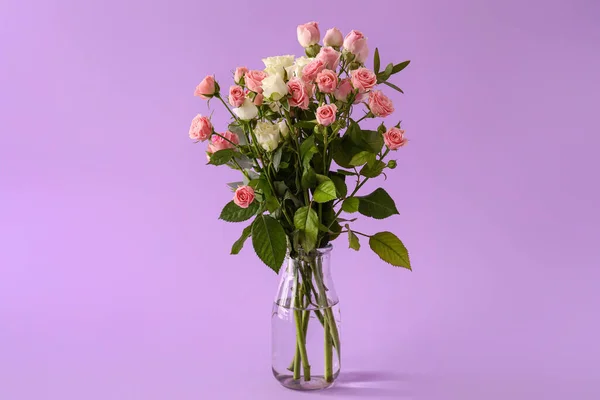 Vase Bouquet Beautiful Roses Purple Background — Stockfoto