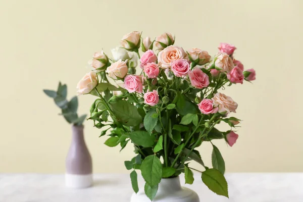 Vase Bouquet Beautiful Roses Table — Stockfoto