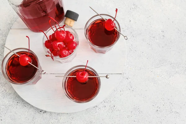 Glasses Tasty Manhattan Cocktail Cherries Light Background — Stock Photo, Image