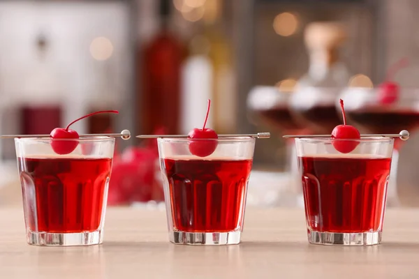 Bril Lekkere Manhattan Cocktail Tafel — Stockfoto