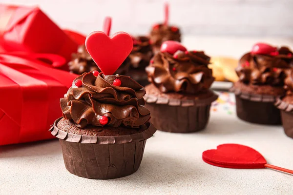 Tasty Chocolate Cupcakes Valentine Day Light Background Closeup — Foto de Stock
