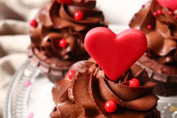 Tasty Chocolate Cupcake Valentine Day Table Closeup — Zdjęcie stockowe