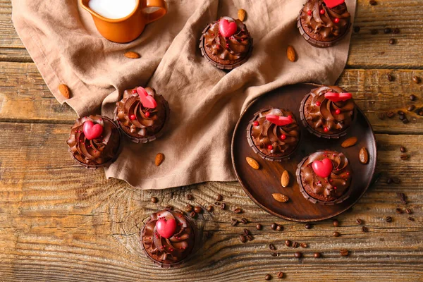 Plate Tasty Chocolate Cupcakes Valentine Day Almond Coffee Beans Wooden — Stock fotografie