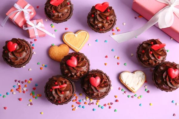 Tasty Chocolate Cupcakes Valentine Day Sprinkles Purple Background — Stock Photo, Image