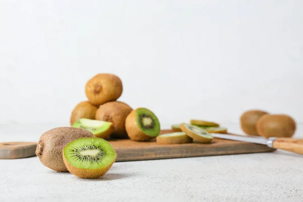 Fresh Ripe Kiwi Light Background — Stock Photo, Image