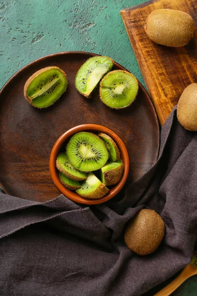 Bowl Fresh Cut Kiwi Green Background — Stock Photo, Image
