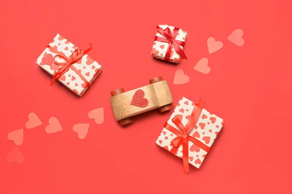 Wooden Car Paper Hearts Gift Boxes Red Background Valentine Day — стоковое фото