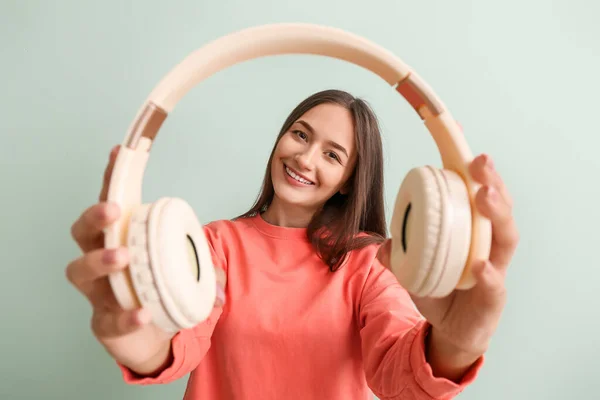 Cool Young Woman Headphones Color Background — Stock Photo, Image