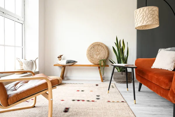 Moderne Bank Met Poef Kussen Houten Hand Het Interieur Van — Stockfoto