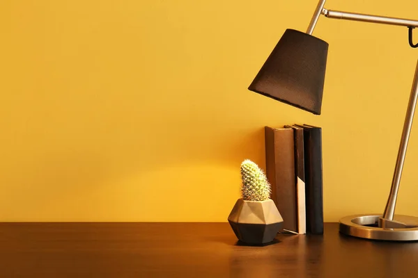 Glowing Lamp Houseplant Stack Books Table Color Wall — 图库照片