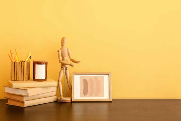 Stack Books Stationery Holder Wooden Mannequin Doll Table Color Wall — Stock Photo, Image