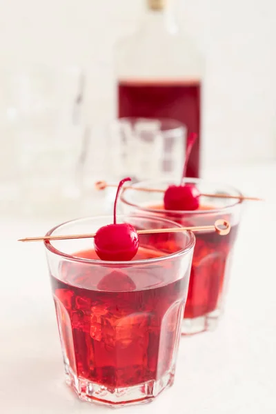 Glasses Delicious Manhattan Cocktail Light Background — Stock Photo, Image