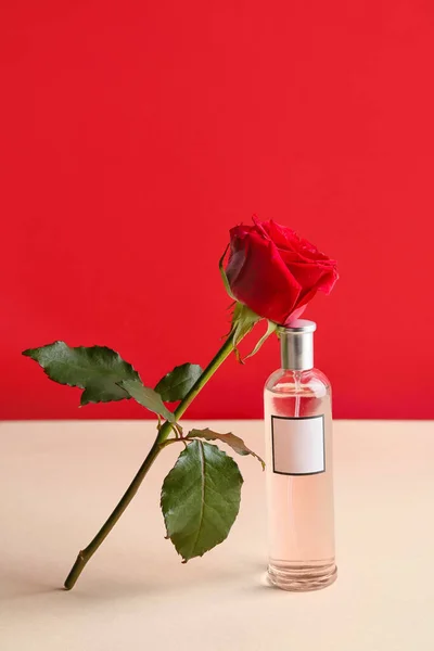 Perfume Rose Valentine Day Table — Zdjęcie stockowe