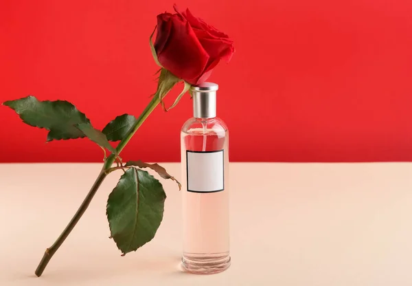 Perfume Rose Valentine Day Table — Fotografia de Stock