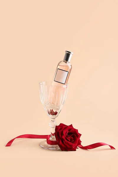 Perfume Glass Rose Valentine Day Beige Background — Fotografia de Stock