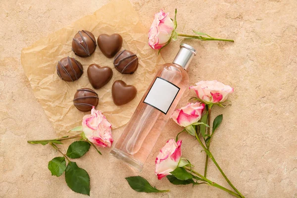 Perfume Chocolate Candies Roses Valentine Day Beige Background — Foto Stock