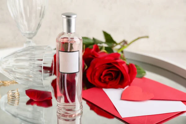 Perfume Envelope Roses Valentine Day Table Closeup — Foto Stock