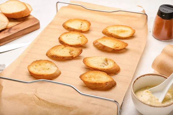 Grid Tasty Croutons Table — Stock Photo, Image