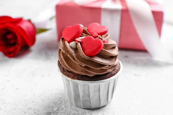 Tasty Chocolate Cupcake Valentine Day Light Background — Fotografia de Stock