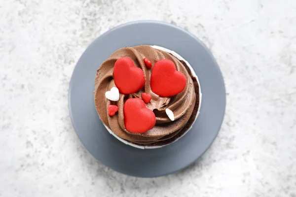 Plate Tasty Chocolate Cupcake Valentine Day Light Background — 스톡 사진