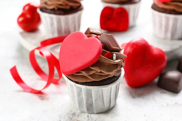 Tasty Chocolate Cupcakes Valentine Day Light Background — Zdjęcie stockowe