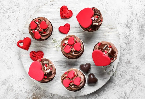 Wooden Board Tasty Chocolate Cupcake Valentine Day Light Background — Zdjęcie stockowe