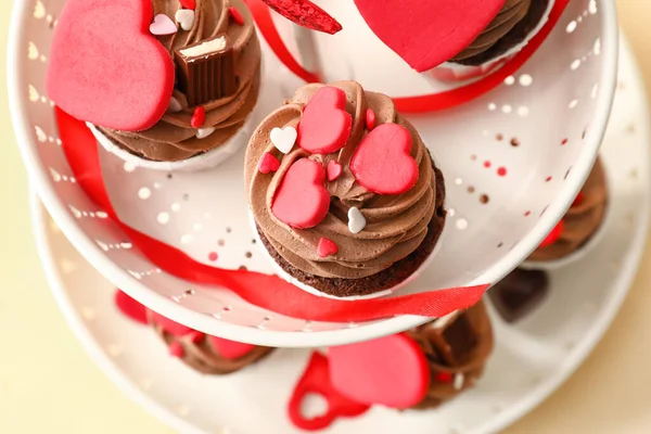 Stand Tasty Chocolate Cupcake Valentine Day Beige Background Closeup — Stock fotografie