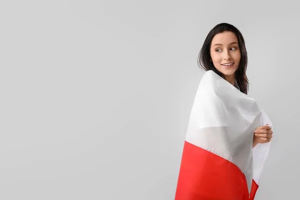 Hermosa Joven Con Bandera Polonia Sobre Fondo Claro —  Fotos de Stock