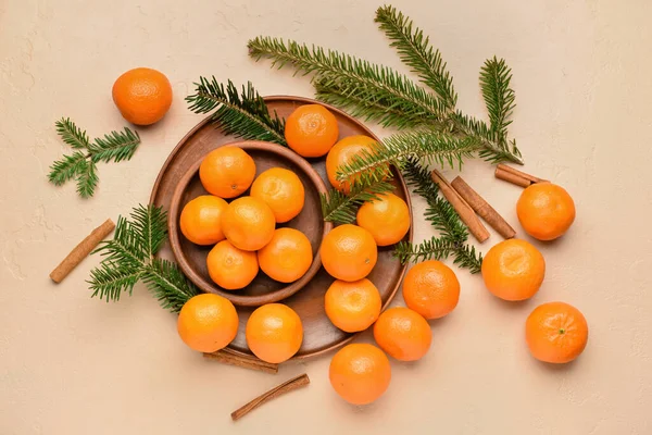 Plates Tasty Tangerines Beige Background — Stock Photo, Image