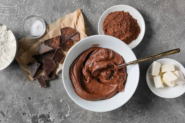 Cuenco Con Masa Fresca Ingredientes Para Preparar Brownie Chocolate Sobre —  Fotos de Stock