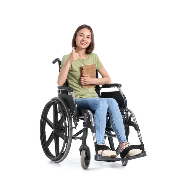 Młoda Kobieta Wózku Inwalidzkim Notatnikiem Białym Tle — Zdjęcie stockowe