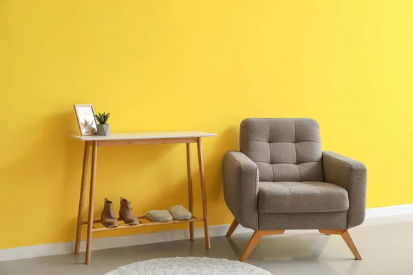 Soft Armchair Stand Shoes Yellow Wall — Stock Photo, Image