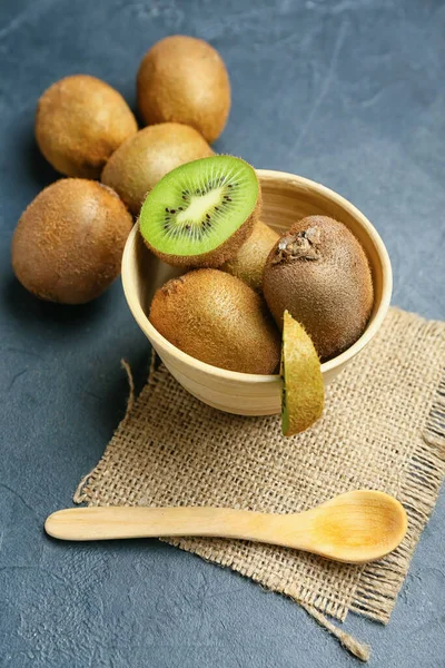 Bowl Fresh Kiwi Black Background — Stock Photo, Image