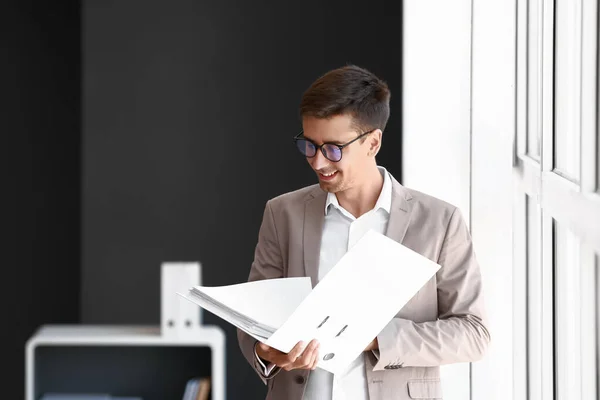 Young Man Open Folder Office — Stock Photo, Image