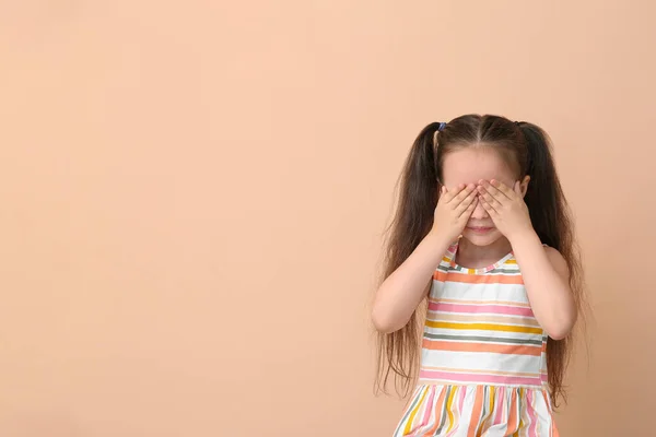 Crying Little Girl Beige Background — Stock Photo, Image