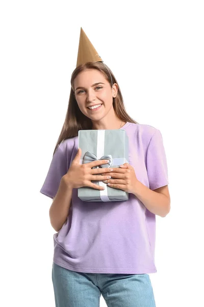 Красивая Молодая Женщина Шляпе Подарочной Коробкой Белом Фоне — стоковое фото