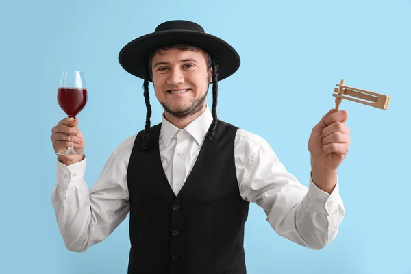 Jovem Homem Judeu Com Copo Vinho Gragger Para Férias Purim — Fotografia de Stock