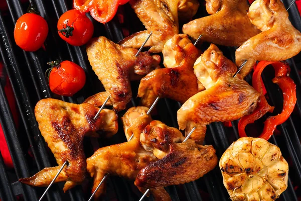 Tasty Chicken Wings Skewers Vegetables Grill — Stock Photo, Image
