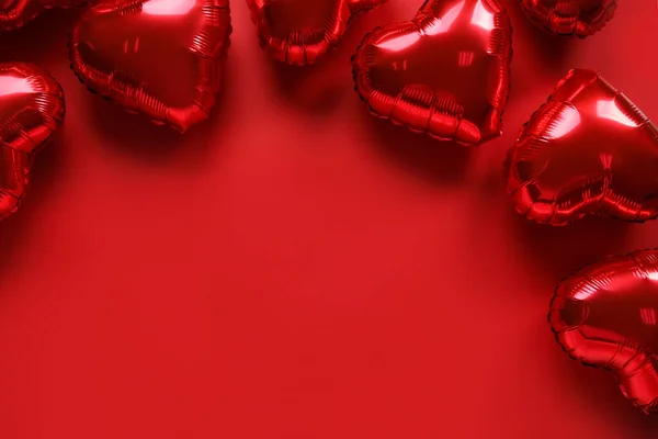 Kırmızı Zemin Üzerinde Sevgililer Günü Için Kalp Şeklinde Balonlar — Stok fotoğraf